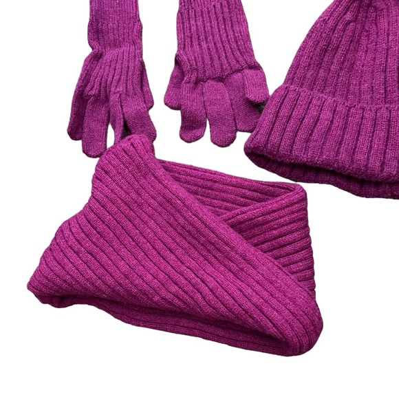 Zara | Like new Magenta ribbed knit hat/gloves/cowl set - Picture 5 of 8